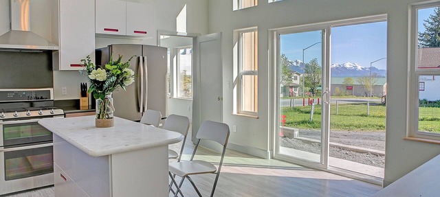 Modern Accommodations with Luxurious View in Seward