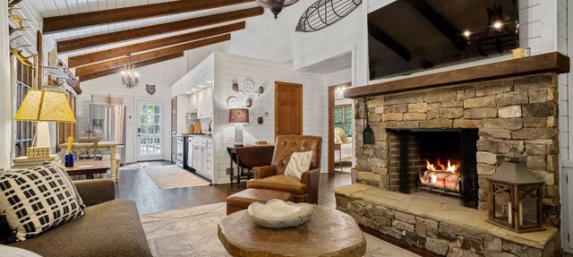 Modern cabin in Big Canoe in Jasper