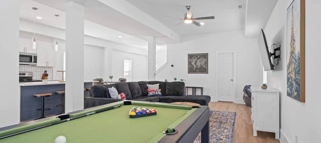Modern New Build | 9 Beds Hot Tub TVs in Every Room Garage Parking in Indianapolis