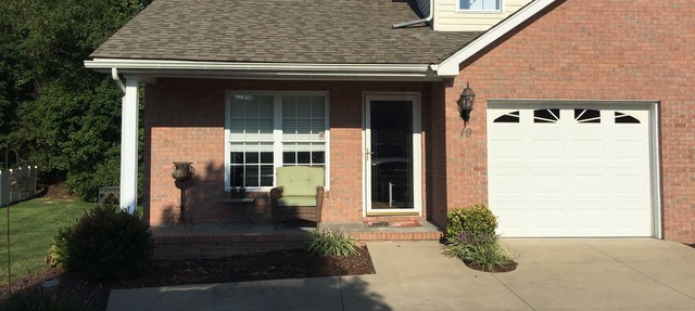 Modern Open Floor Plan Townhouse Convenient For Events At Bristol Motor Speedway in Bristol