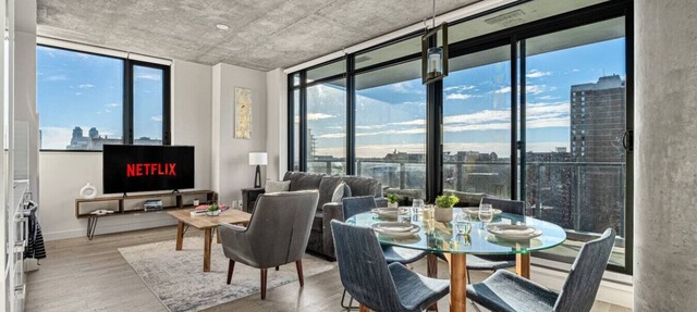 Modern Rustic Charm w/Tower Views, Pool & Gym in Calgary