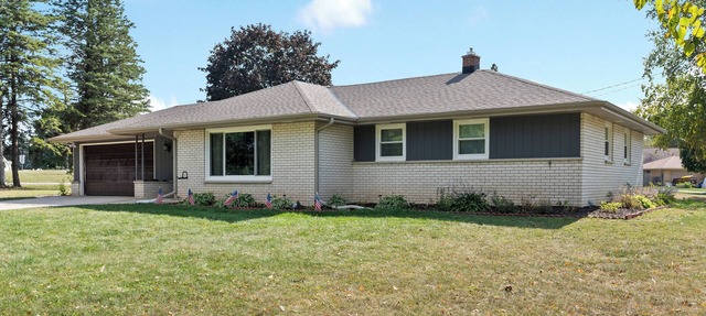 Modern, Spacious Home near Cedarburg - Perfect for Families and Girls' Getaways! in Grafton