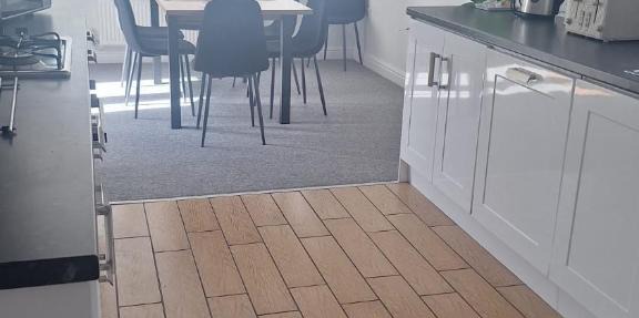 Modern spacious private detached house sleeps 8 in Beeston