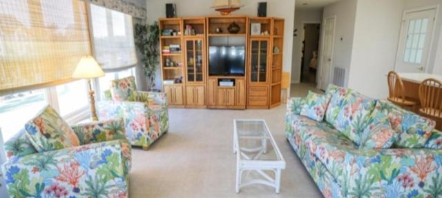 Moore Beach Time - Perfect for the whole family with tons of extras - including PET FRIENDLY! home in Kure Beach