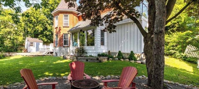 Muskoka Stay in Downtown Huntsville with Firepit in Huntsville