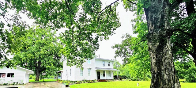 Nature-Filled Family Retreat Near Ann Arbor I Gardens, Bonfire & Wildlife in Ann Arbor