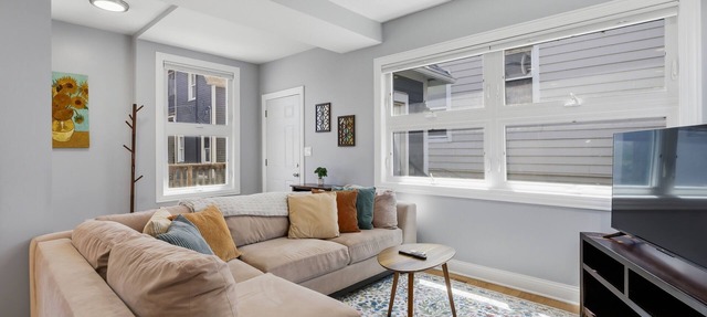 NEW! Charming Andersonville Coach House | 3BR/2.5BA in Chicago