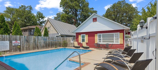 NEW! Dave's Last Resort Poolside - Long Stay Discount - Charming Cabin 1 in Monticello