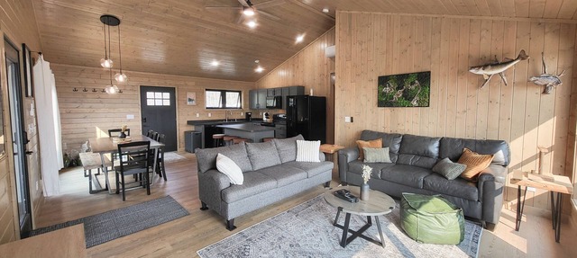 Newly Built Cedarpoint Cottage -Cozy and Relaxing on Jessie Lake -Pet Friendly in Talmoon