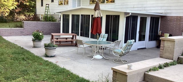 Newly renovated, large home, private, wooded area, beautiful river, pet friendly in Alpena