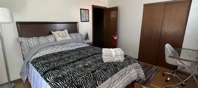 Nice friendly home, 3 min from Collins Aerospace, parking on site safe in Cedar Rapids