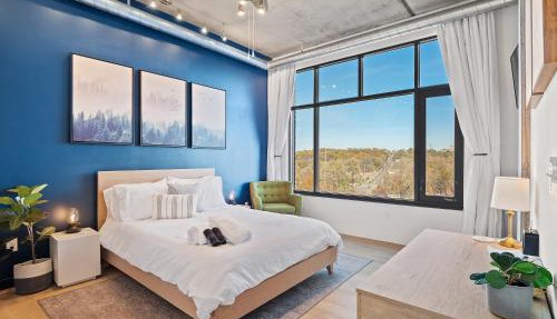 Northside District Loft - Panoramic Valley Views in Akron