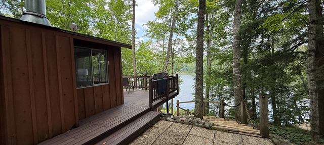 Northwoods Cabin Escape – Scenic Harrison Hills Views & Lakeside Firepit in Gleason
