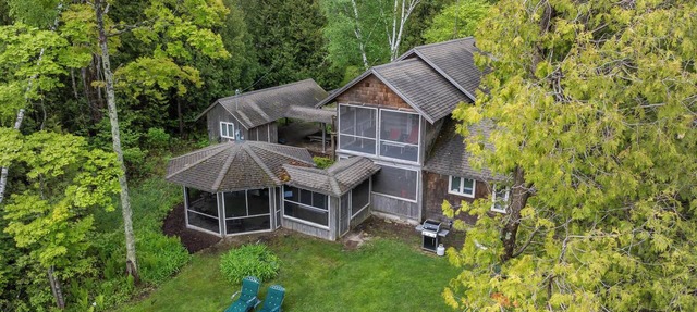 Nostalgic rustic cabin on Kangaroo Lake-Dog Friendly w/water access! in Baileys Harbor