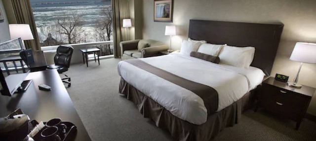 Oakes Hotel Overlooking the Falls in Niagara Falls