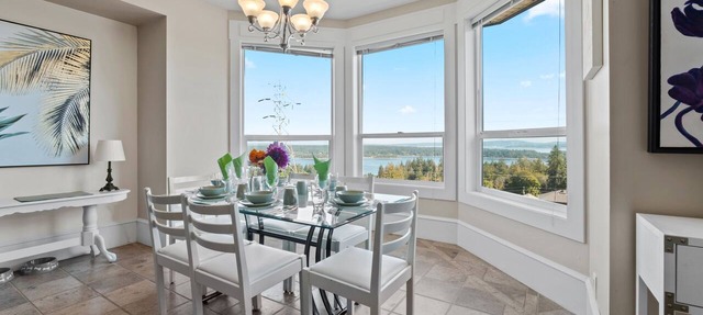 Ocean View Home - 2 Bedrooms - Sleeps 8 - Pet Friendly in Ladysmith