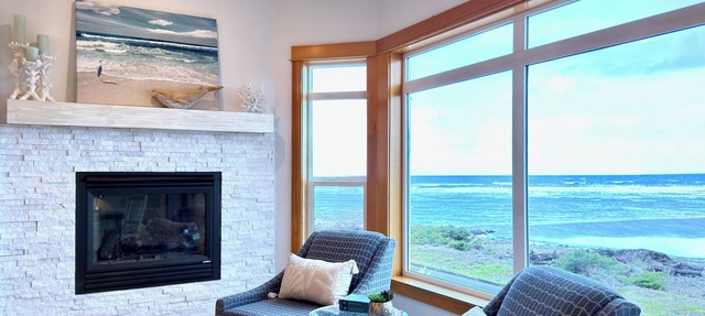 Oceanfront with 4 Suites in Seaside