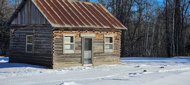 Original Hand-Hewn, Cedar, Log Cabin. Restored 1-bedroom on St. Louis River. in Meadowlands