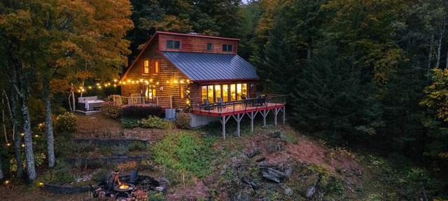 Panoramic Mountain Views | Hot Tub + Gameroom in Warren