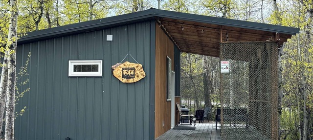 Payne Lake Wilderness Huts - Duck Blind in Mountain View