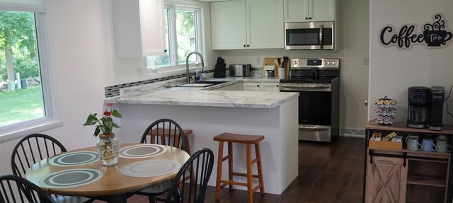 Peaceful Home Base: Comfy Beds: Road America, Golf & Lake Michigan in Howards Grove
