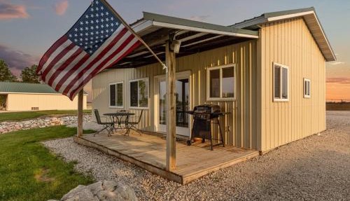 Peaceful Riverfront Cabin Sleeps 4 Decatur Nebraska