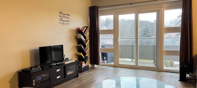 Peaceful Room in shared urban oasis in St. Catharines