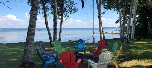 Peaceful setting on northwest shore of Burt Lake - sleeps 12 in Brutus