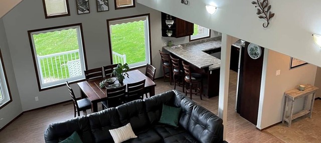 Pelican Lake Fish & Golf Get-Away, Beautiful Pleasant Valley Home in Strathcona Park