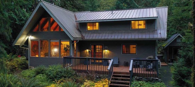Pendleton Pines Lodge | 5BR + Hot Tub, Sauna & Fireplace Near Mt. Baker in Glacier