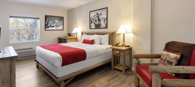 Perfect for Adventures- Experience Luxury Chalet | Explore & Unwind in Iron Mountain
