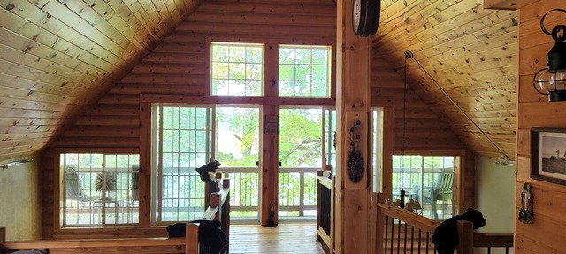 Pet and family friendly, Private lake, with private sandy beach. Five bedroom. in Farwell