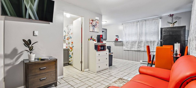 Pet Friendly/RedStudio1116F/FastWiFi/BigTV/FreePKG/near Downtown Aurora. in Aurora