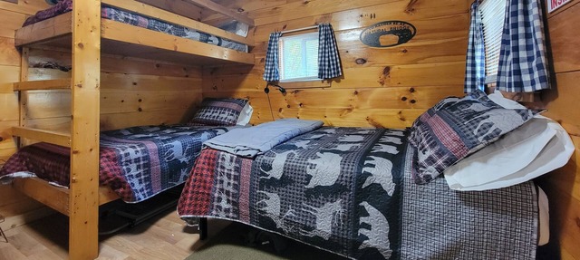 Pet-Friendly & Waterfront - Sleepy Bear - Cozy Camper's Cabin in Red River Gorge, Kentucky! in Stanton