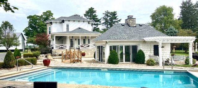 Phoenix Stables: Main House in Pendleton