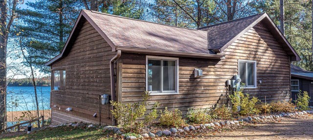 Pinewood Cabin, Resort, Lake, Beach, Kayaks & More in Lac du Flambeau