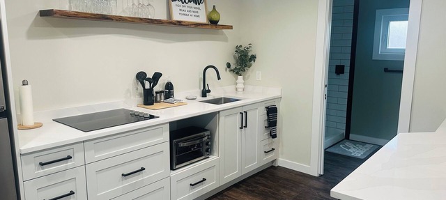 Port Beach Retreat - Modern & Cozy Stay! in St. Catharines