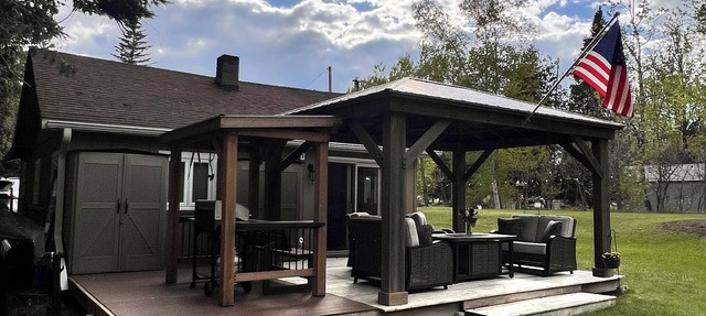 Private and beautiful two bedroom cabin with non motorized access to lake. in Grayling