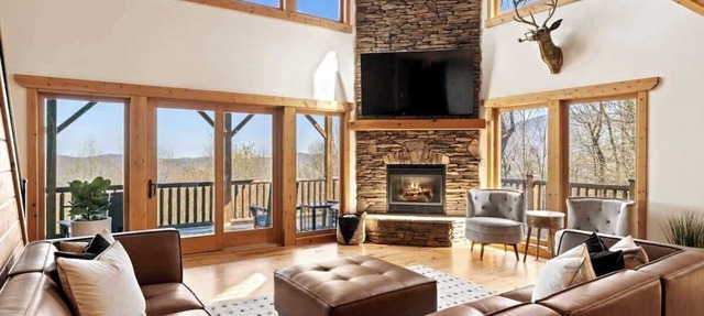 Private Community~5 Bedrooms~Loaded~Amazing Mountain View’s-Jacuzzi-Game Room in Seven Devils
