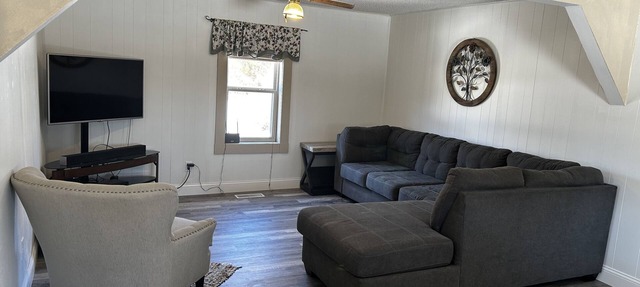 Private getaway on 4 acres-Close to lots of outdoor activities! in Park Hills