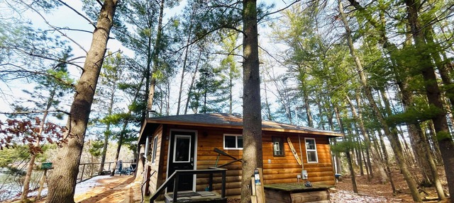 Private Lakefront - fall colors! fish, hike,boat, fire-pit, kayak,pets,UTV,VBQ in Arkdale