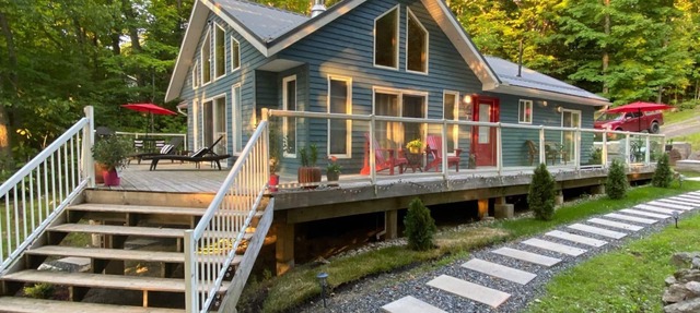 Private Waterfront Cottage/3-Bedroom/Hot Tub in Utterson