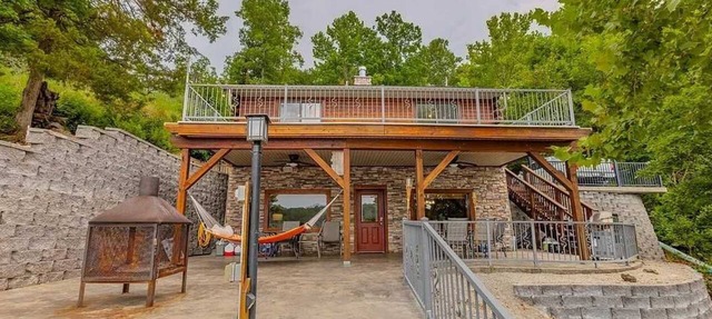 Quiet 4BR Cabin - LAKE VIEW - Dock & Fire Pit in Roach