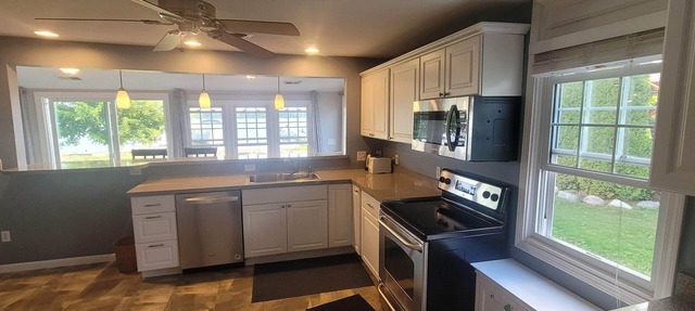 Quiet lakefront home on Ore Lake, 25 minutes to the Big House, Michigan Stadium in Brighton