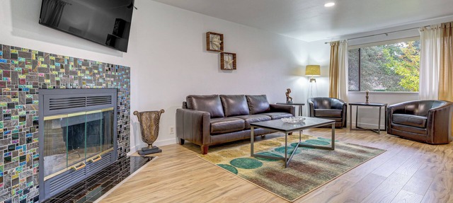Quiet, Pet Friendly! Bothell Apt Near Wine Country in Bothell