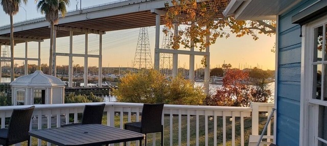 Quiet Waterfront Escape Overlooking Kemah Boardwalk in Seabrook