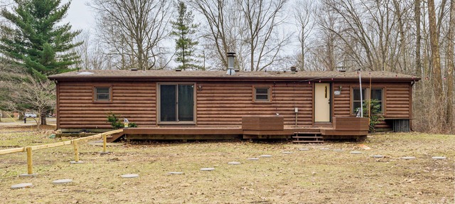 Quiet Wooded Escape! Metro Detroit Basecamp in Romulus