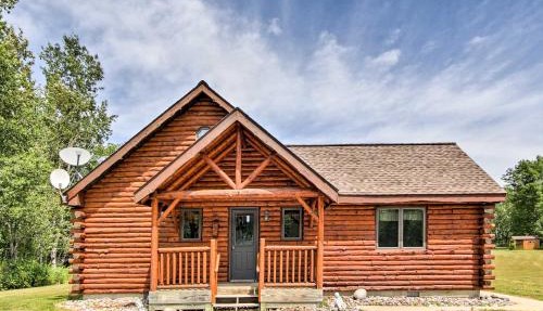 Rapid River Log Cabin w/Loft on 160 Scenic Acres in Gladstone