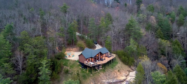 Red River Gorge Cabin with Hot Tub~AMAZING VIEW~Pool Table~Perfect for groups in Campton