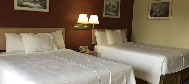Relax and Recharge! 3 Convenient Units, Free Parking, Free Breakfast, Pool in Cabot